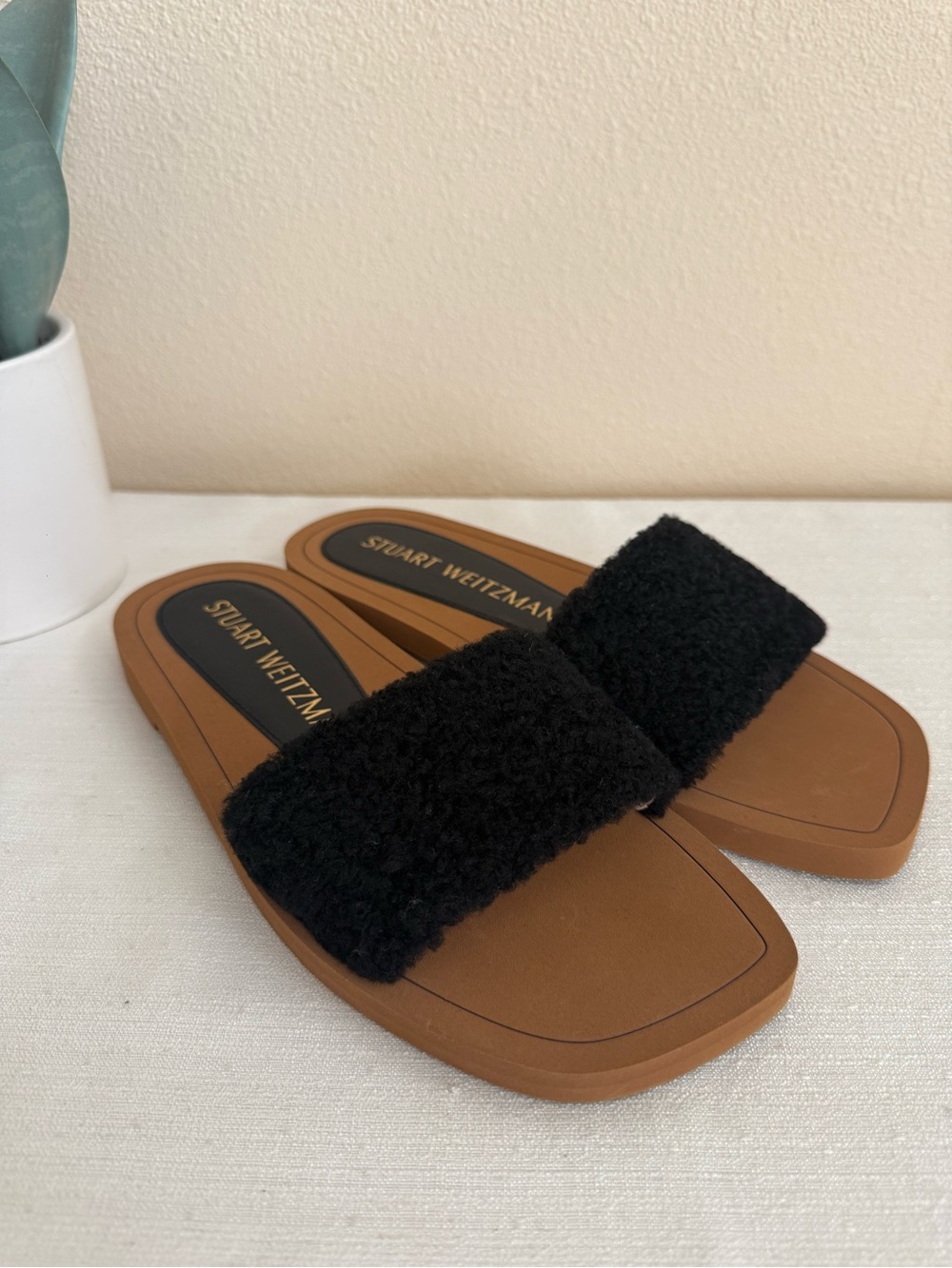 New Stuart Weitzman Black Shearling Leather Strap Slide Sandals